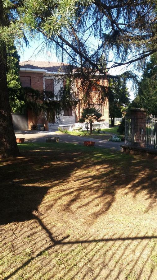 Villa Paulette Bassignana Bagian luar foto